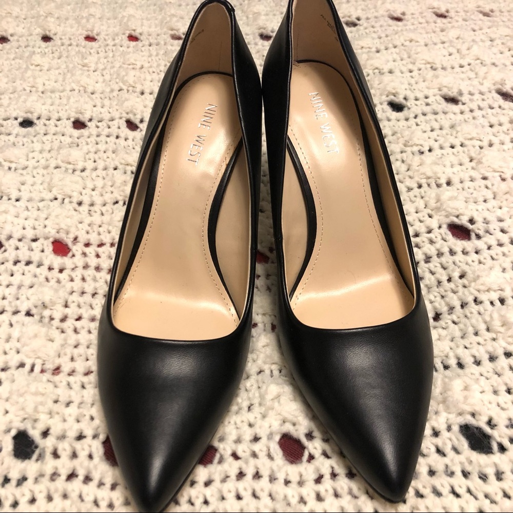 Nine West Black Pumps